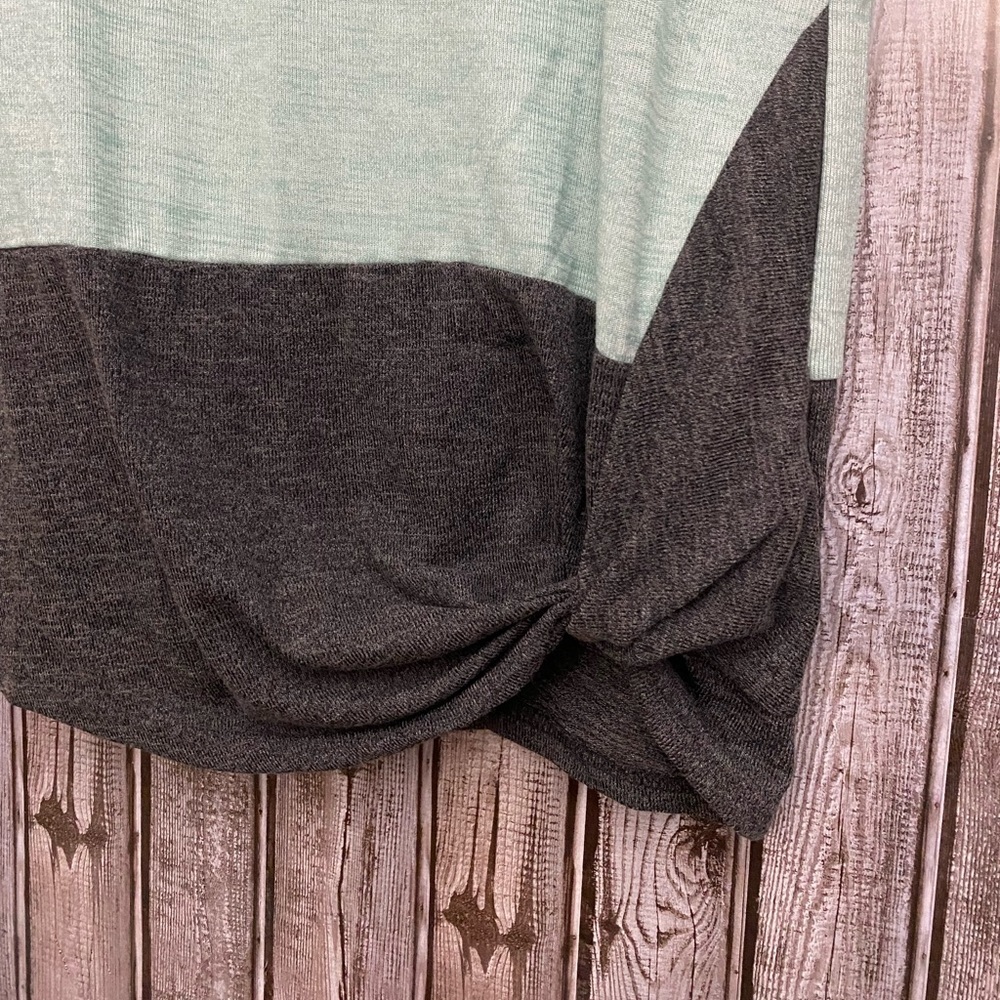 ☀️Color Block Tie Front Top - Picture 3 of 6